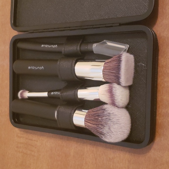 Younique brush set - Picture 2 of 5